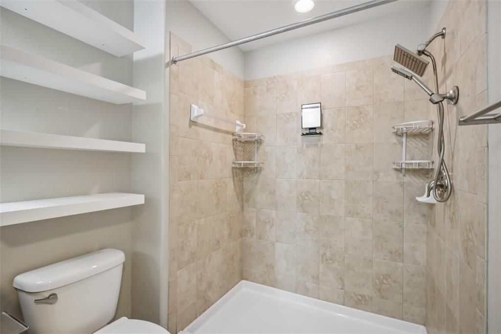 На продажу: $234,900 (2 спален, 2 ванн, 1578 Квадратных фут)