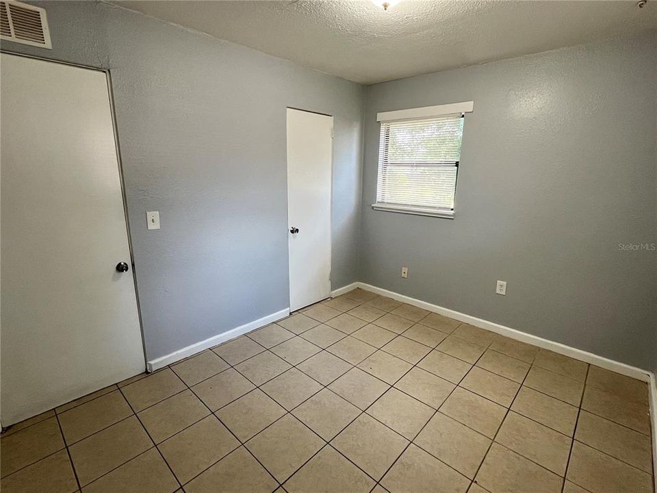 For Rent: $1,349 (3 beds, 1 baths, 915 Square Feet)
