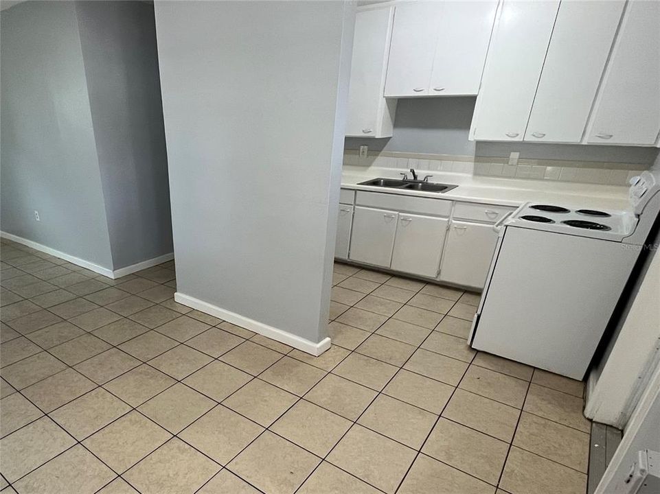 For Rent: $1,349 (3 beds, 1 baths, 915 Square Feet)