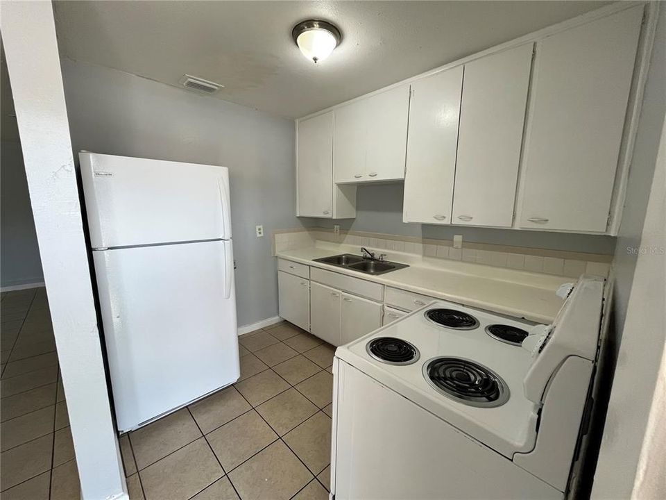 For Rent: $1,349 (3 beds, 1 baths, 915 Square Feet)