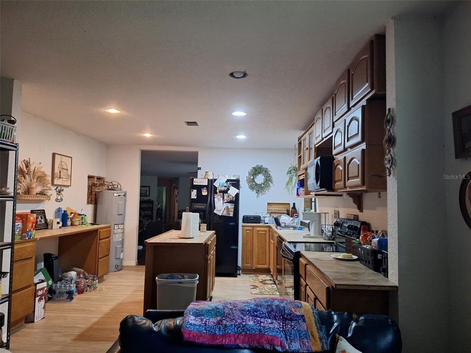 For Sale: $375,000 (3 beds, 3 baths, 2114 Square Feet)