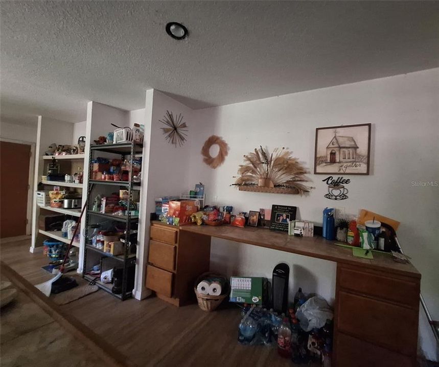 For Sale: $375,000 (3 beds, 3 baths, 2114 Square Feet)