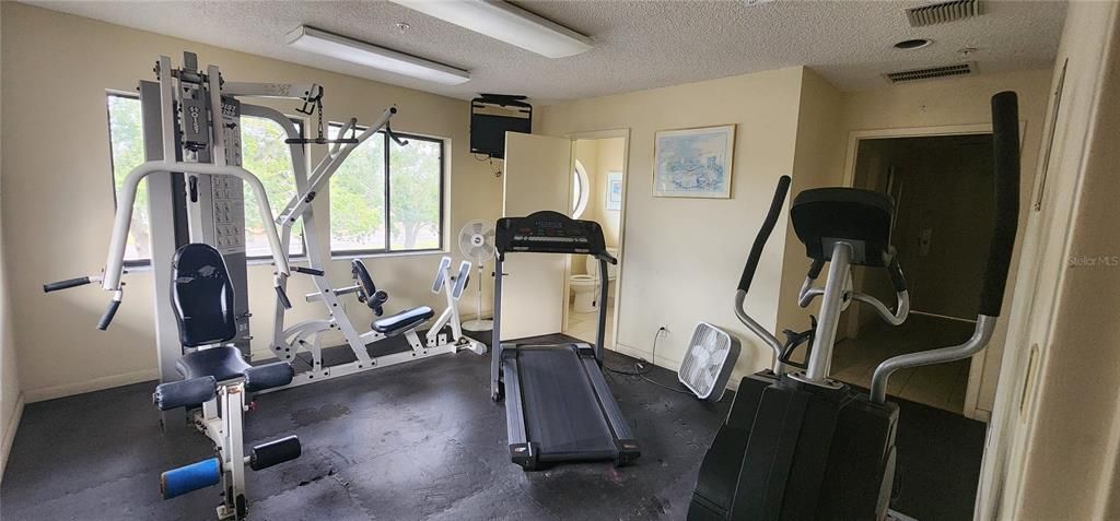 Active With Contract: $217,500 (1 beds, 1 baths, 665 Square Feet)