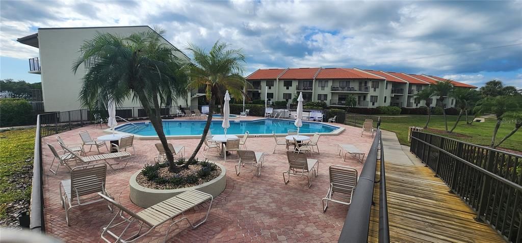 Active With Contract: $217,500 (1 beds, 1 baths, 665 Square Feet)