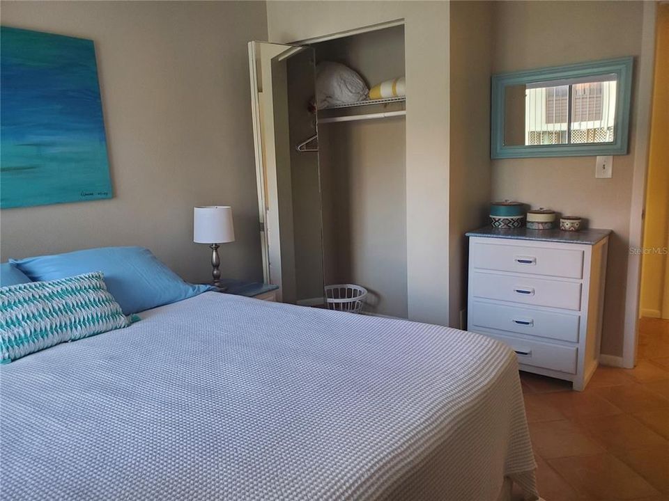 Active With Contract: $217,500 (1 beds, 1 baths, 665 Square Feet)