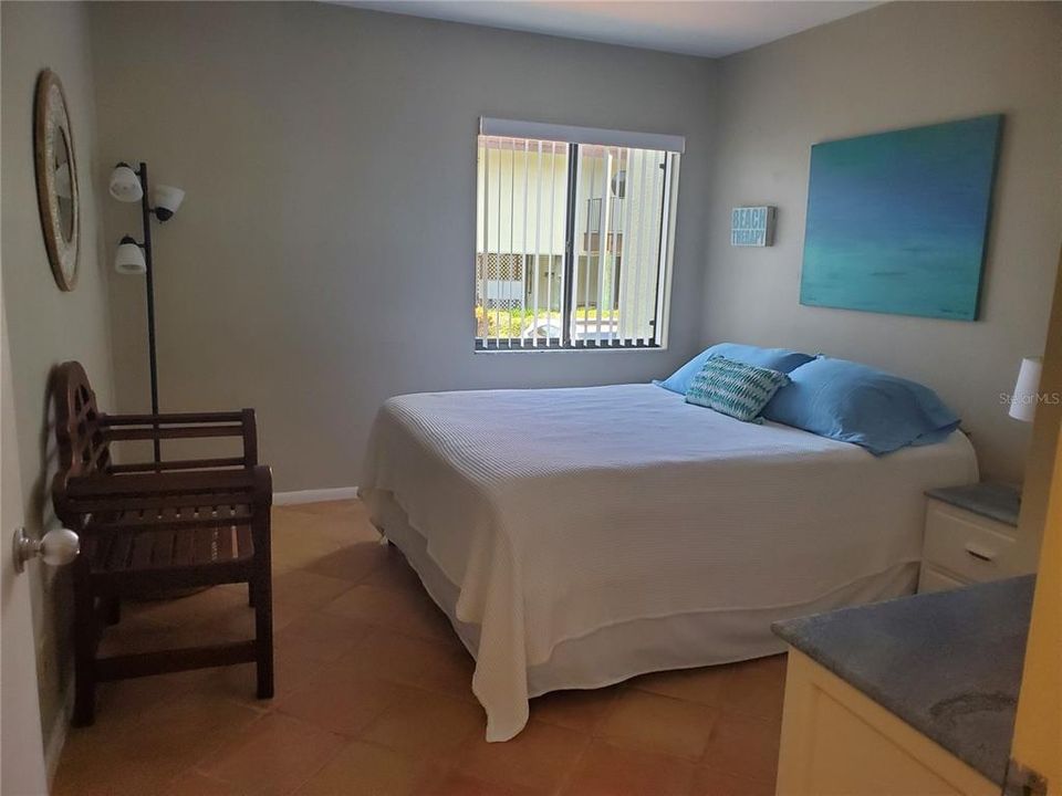 Active With Contract: $217,500 (1 beds, 1 baths, 665 Square Feet)