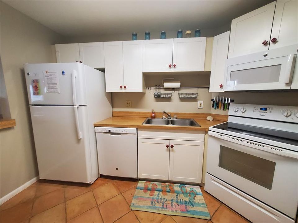 Active With Contract: $217,500 (1 beds, 1 baths, 665 Square Feet)