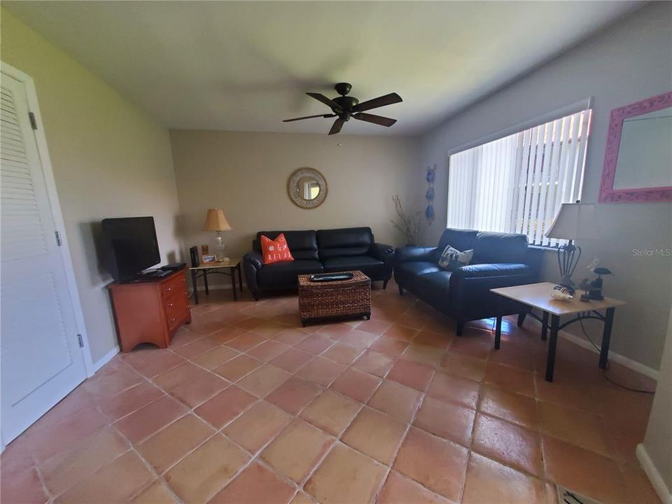 Active With Contract: $217,500 (1 beds, 1 baths, 665 Square Feet)