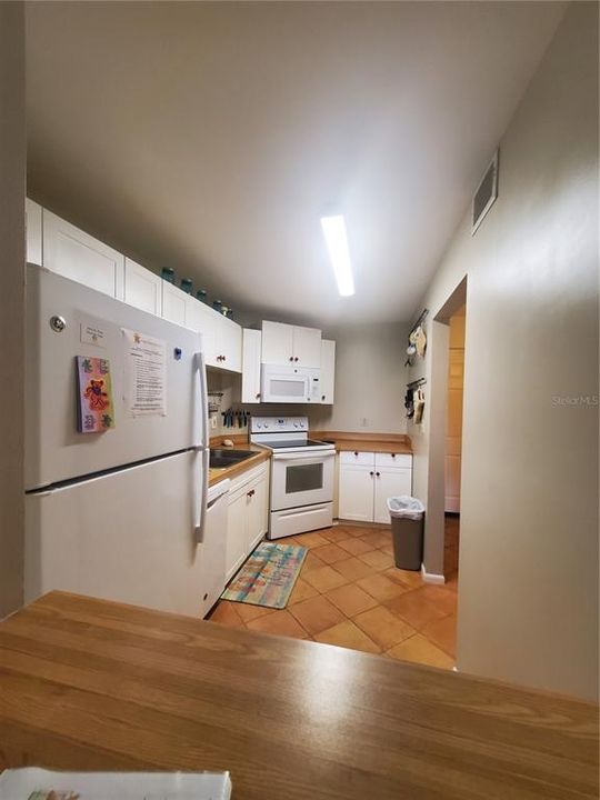 Active With Contract: $217,500 (1 beds, 1 baths, 665 Square Feet)