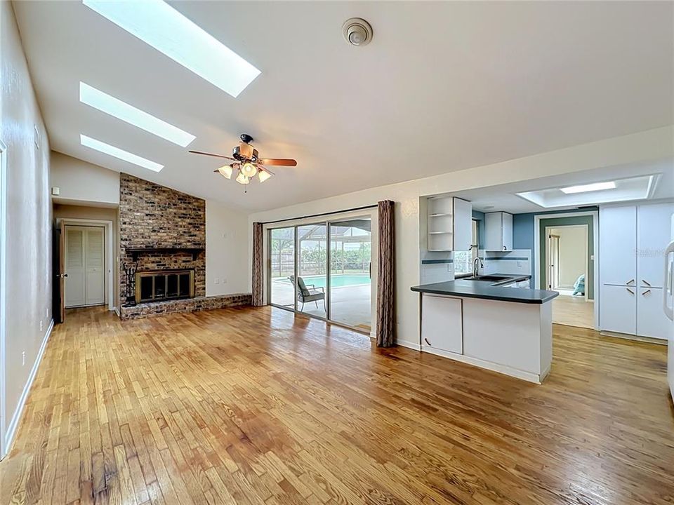 For Sale: $457,900 (4 beds, 3 baths, 2166 Square Feet)