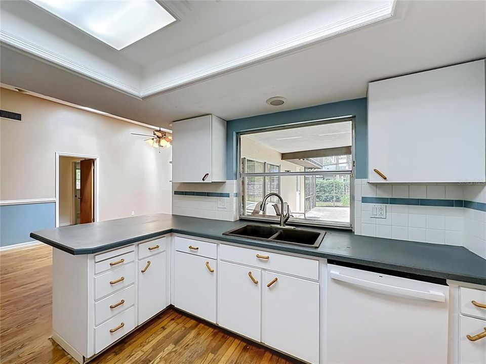 For Sale: $457,900 (4 beds, 3 baths, 2166 Square Feet)