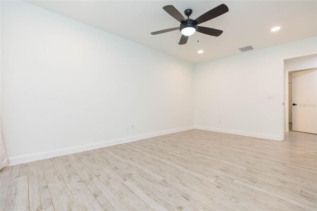 For Sale: $449,000 (3 beds, 2 baths, 1464 Square Feet)