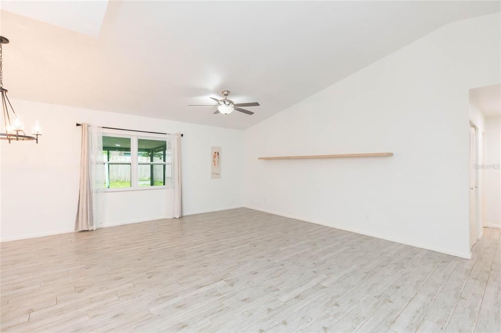 For Sale: $449,000 (3 beds, 2 baths, 1464 Square Feet)