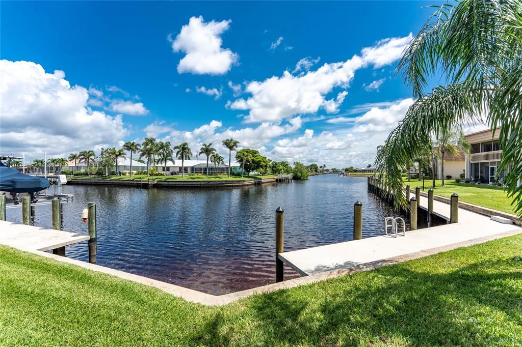 For Sale: $189,000 (2 beds, 2 baths, 1114 Square Feet)