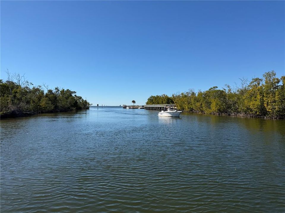 For Sale: $189,000 (2 beds, 2 baths, 1114 Square Feet)