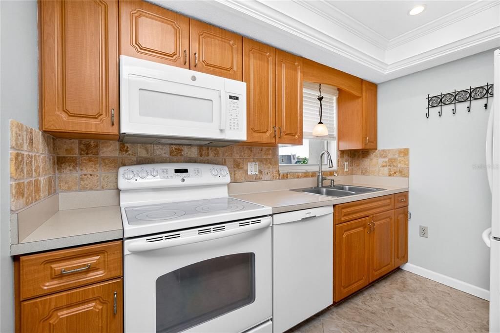 For Sale: $189,000 (2 beds, 2 baths, 1114 Square Feet)