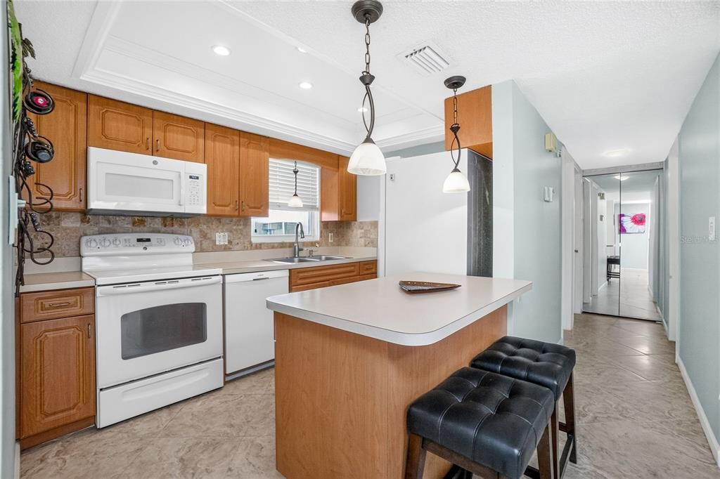 For Sale: $189,000 (2 beds, 2 baths, 1114 Square Feet)