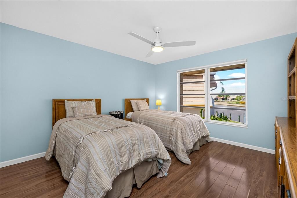 For Sale: $189,000 (2 beds, 2 baths, 1114 Square Feet)