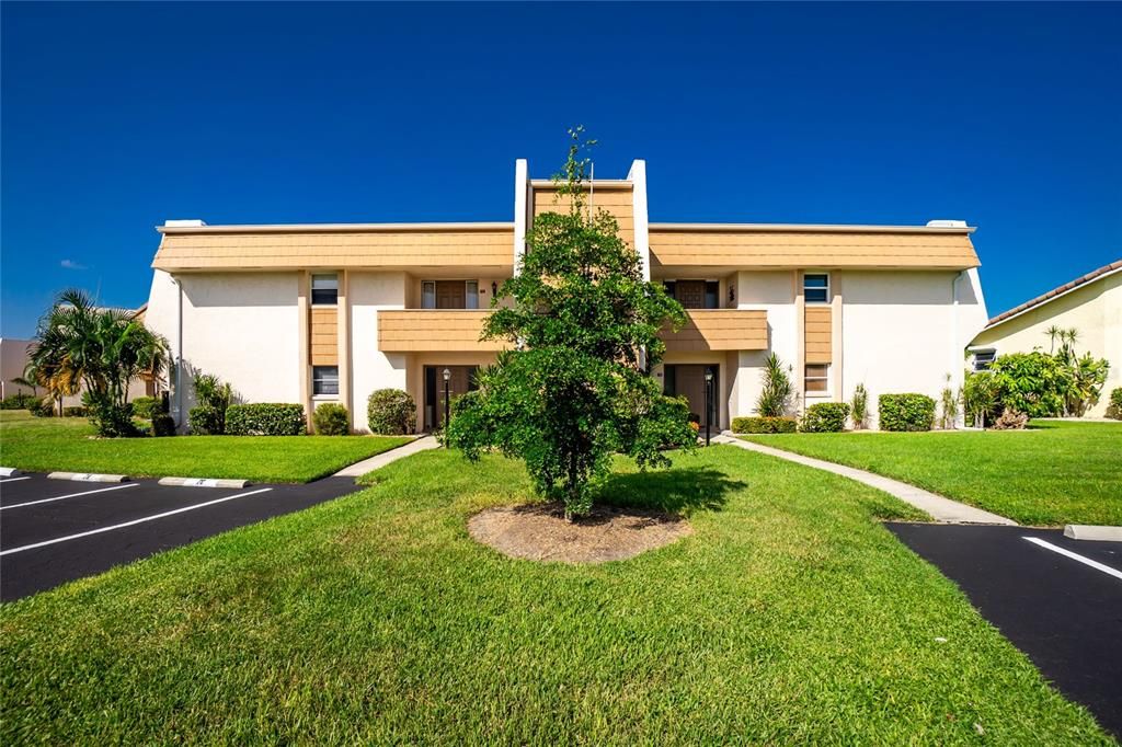 For Sale: $189,000 (2 beds, 2 baths, 1114 Square Feet)