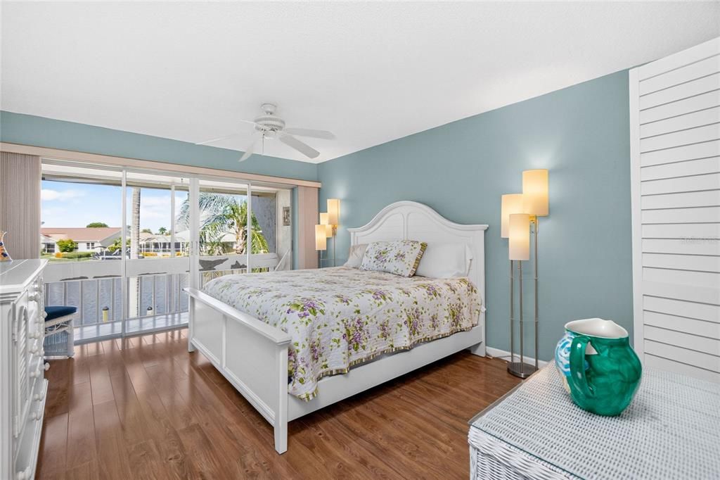 For Sale: $189,000 (2 beds, 2 baths, 1114 Square Feet)
