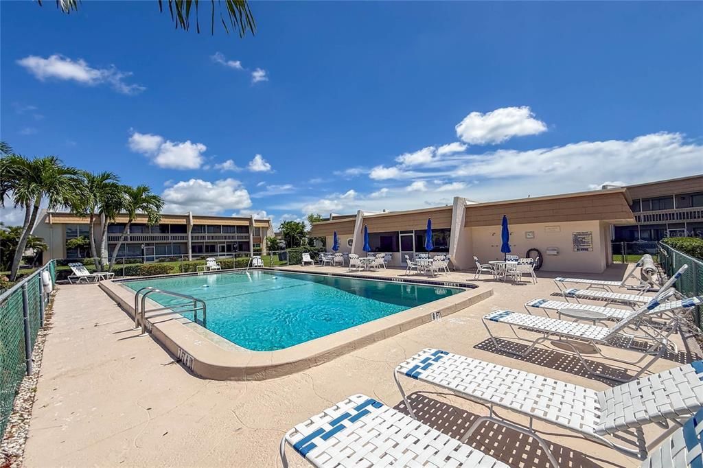 For Sale: $189,000 (2 beds, 2 baths, 1114 Square Feet)