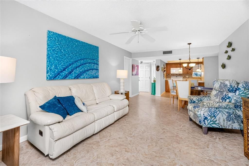 For Sale: $189,000 (2 beds, 2 baths, 1114 Square Feet)
