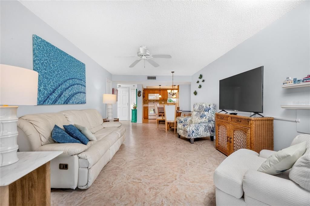 For Sale: $189,000 (2 beds, 2 baths, 1114 Square Feet)
