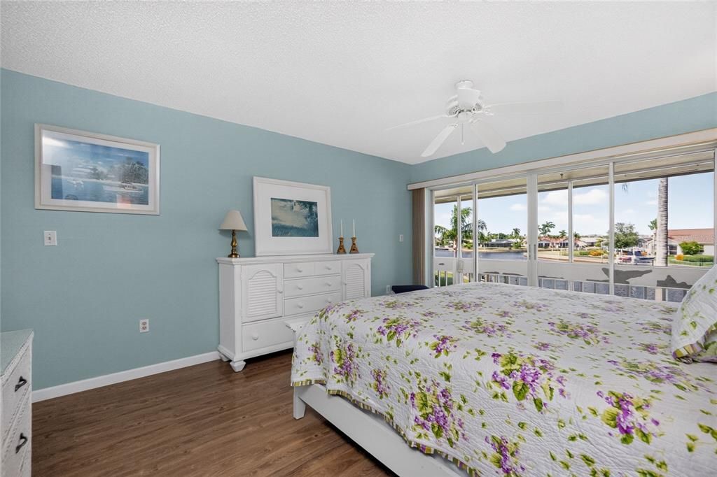 For Sale: $189,000 (2 beds, 2 baths, 1114 Square Feet)