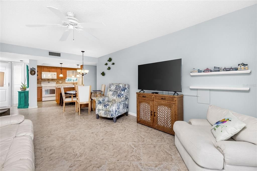For Sale: $189,000 (2 beds, 2 baths, 1114 Square Feet)