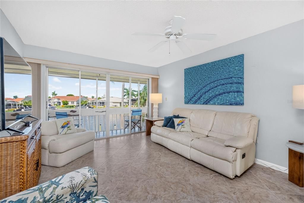 For Sale: $189,000 (2 beds, 2 baths, 1114 Square Feet)