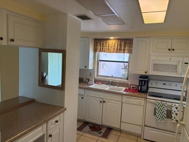 Active With Contract: $325,000 (2 beds, 2 baths, 1155 Square Feet)