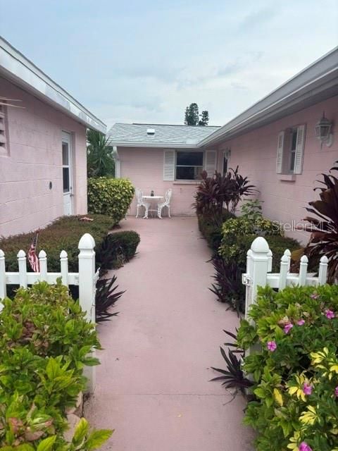Active With Contract: $325,000 (2 beds, 2 baths, 1155 Square Feet)