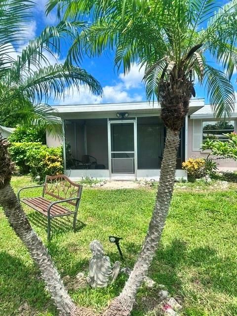 Active With Contract: $325,000 (2 beds, 2 baths, 1155 Square Feet)
