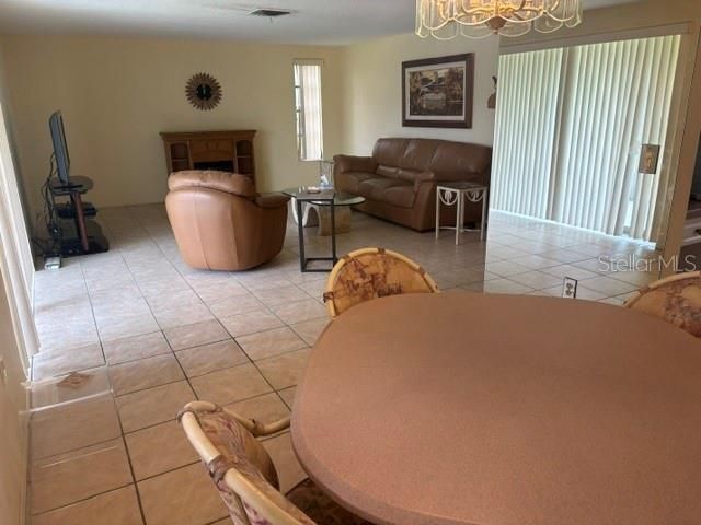 Active With Contract: $325,000 (2 beds, 2 baths, 1155 Square Feet)