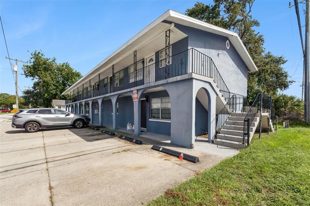 For Rent: $950 (2 beds, 1 baths, 650 Square Feet)