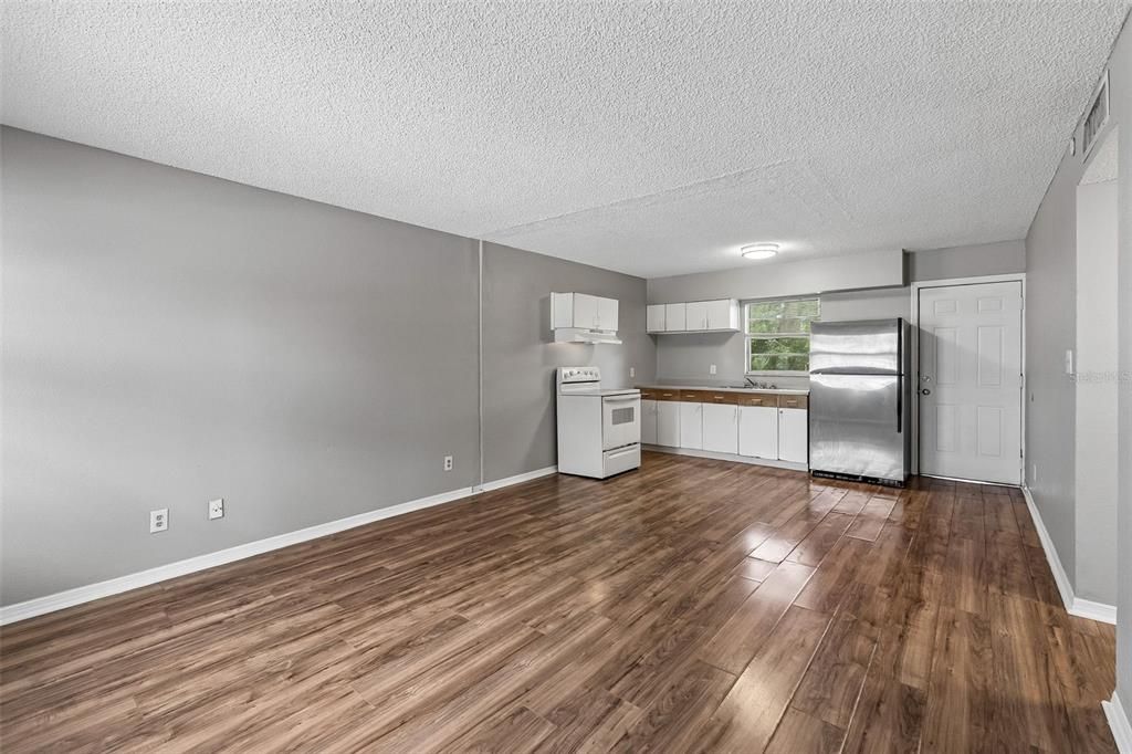 For Rent: $950 (2 beds, 1 baths, 650 Square Feet)