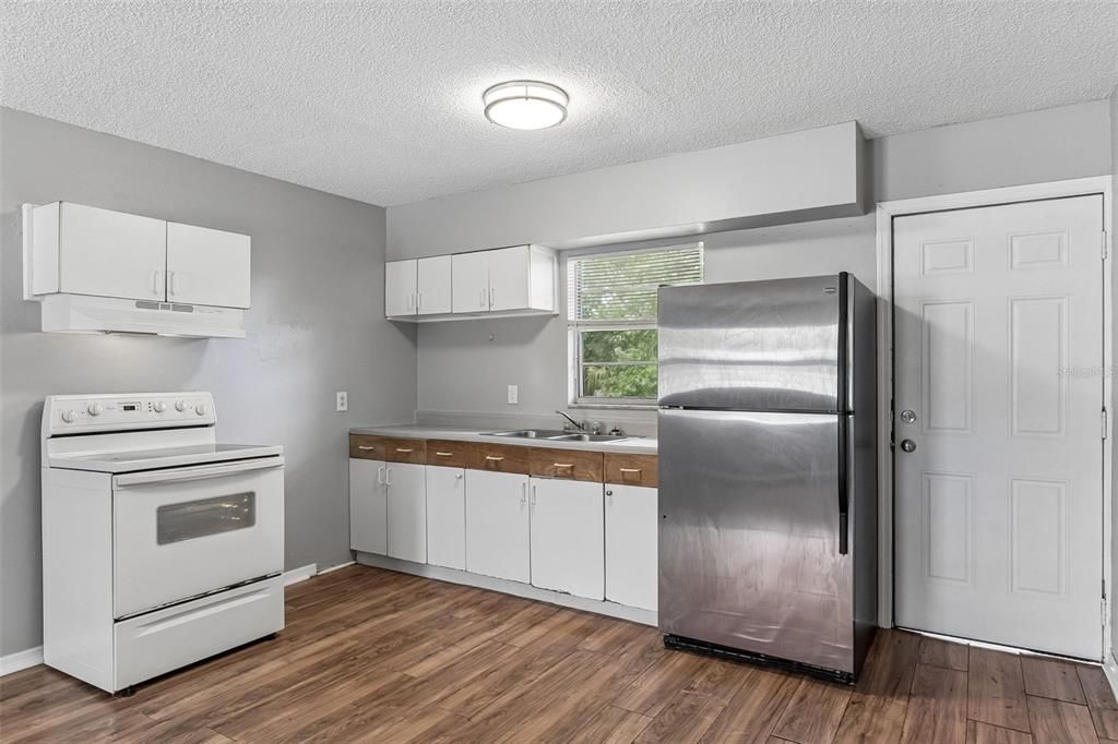 For Rent: $950 (2 beds, 1 baths, 650 Square Feet)