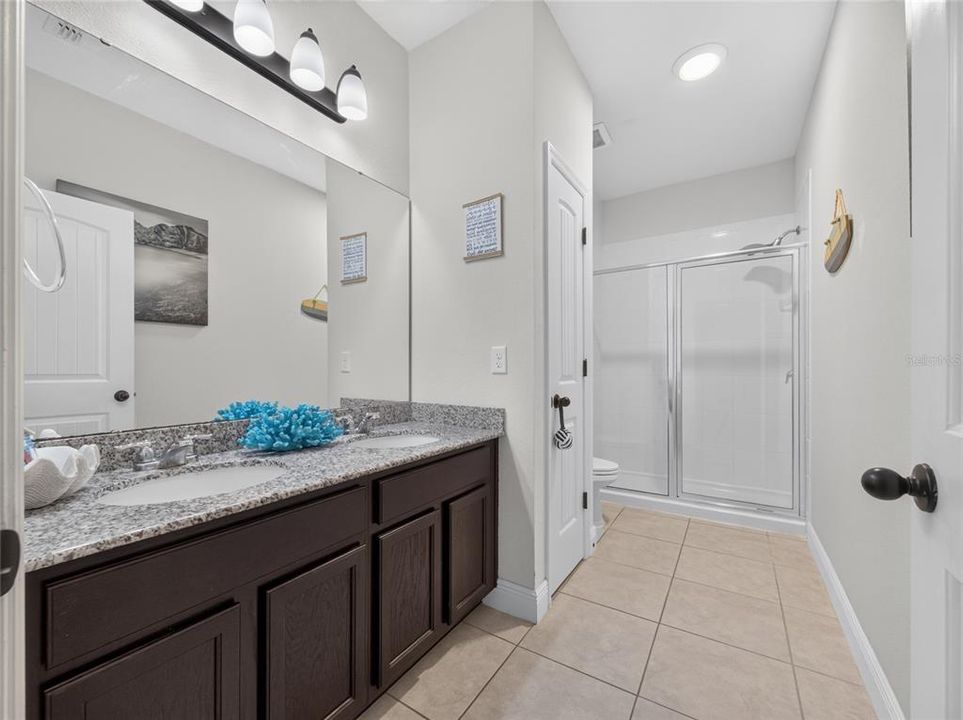 На продажу: $1,195,000 (7 спален, 5 ванн, 5012 Квадратных фут)