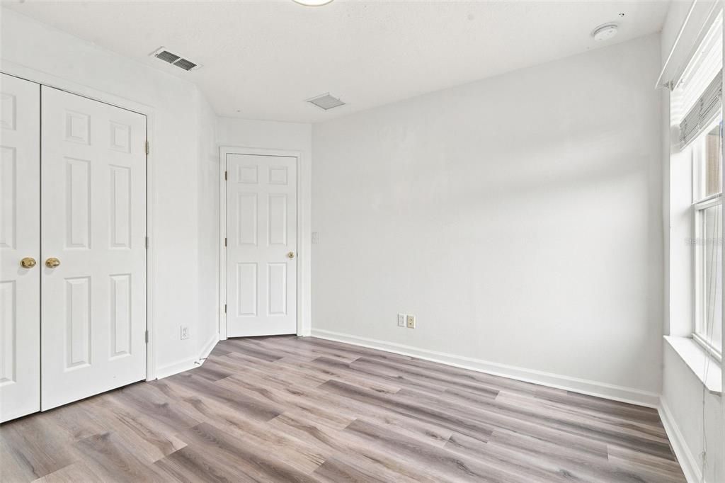 待售: $290,000 (2 贝兹, 2 浴室, 1550 平方英尺)