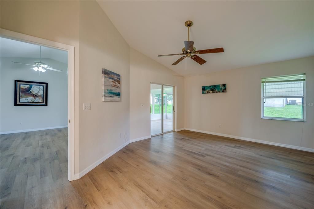 For Sale: $300,000 (3 beds, 2 baths, 1700 Square Feet)