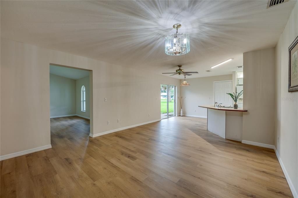 For Sale: $300,000 (3 beds, 2 baths, 1700 Square Feet)