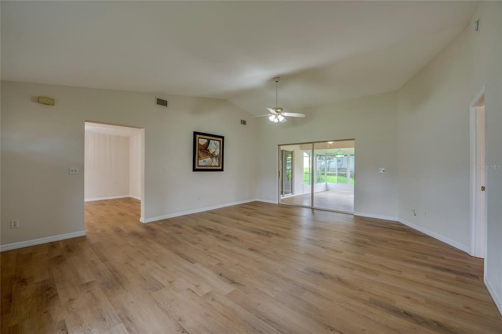 For Sale: $300,000 (3 beds, 2 baths, 1700 Square Feet)