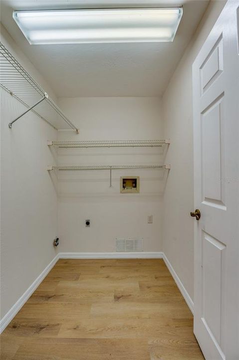 For Sale: $300,000 (3 beds, 2 baths, 1700 Square Feet)