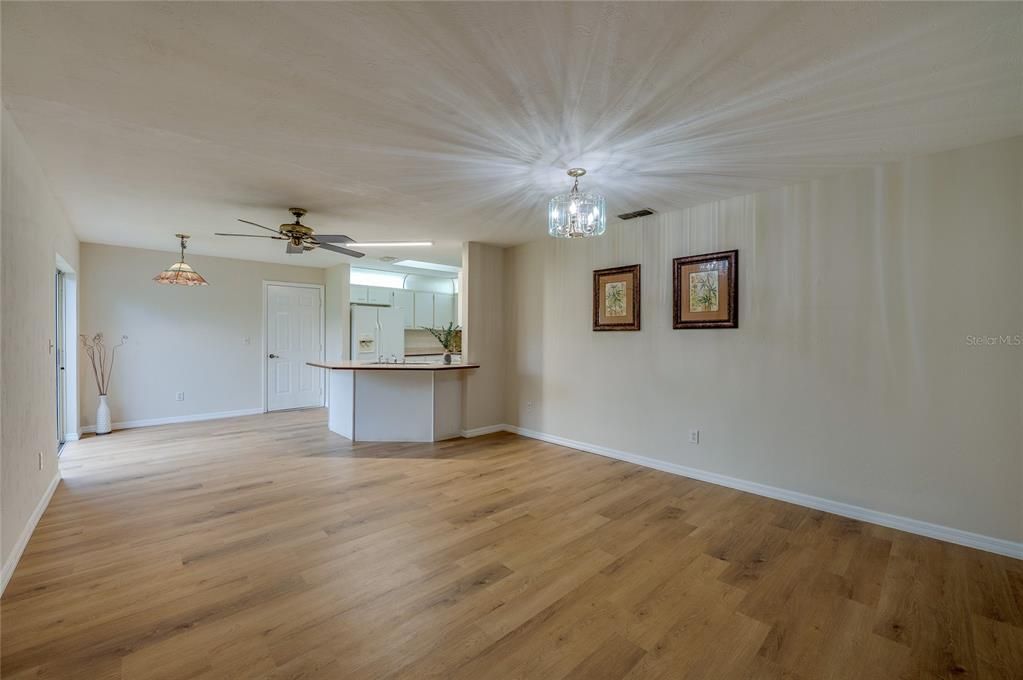 For Sale: $300,000 (3 beds, 2 baths, 1700 Square Feet)