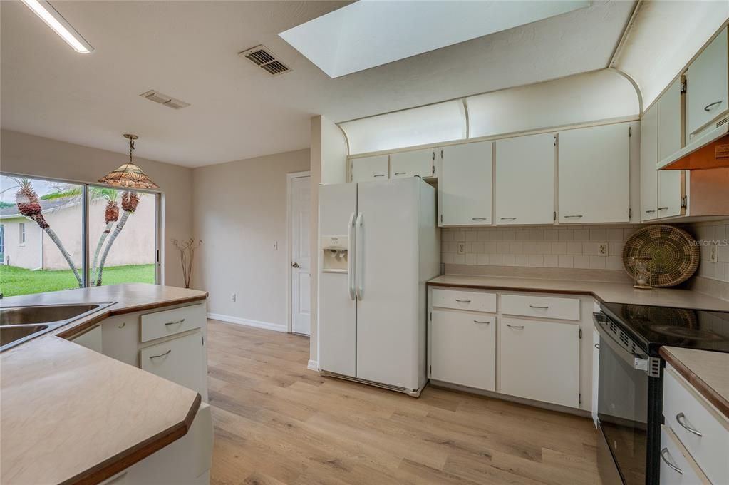 For Sale: $300,000 (3 beds, 2 baths, 1700 Square Feet)