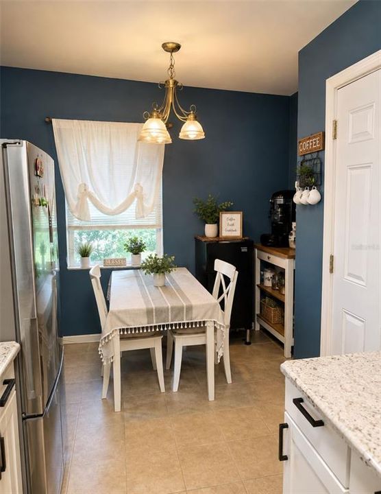 For Sale: $215,000 (3 beds, 1 baths, 876 Square Feet)