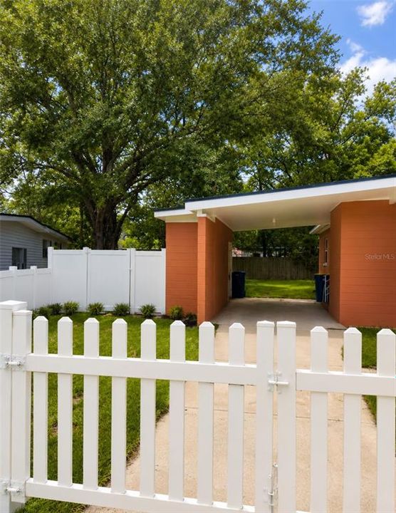 For Sale: $215,000 (3 beds, 1 baths, 876 Square Feet)