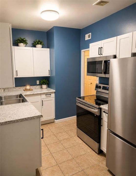 For Sale: $215,000 (3 beds, 1 baths, 876 Square Feet)