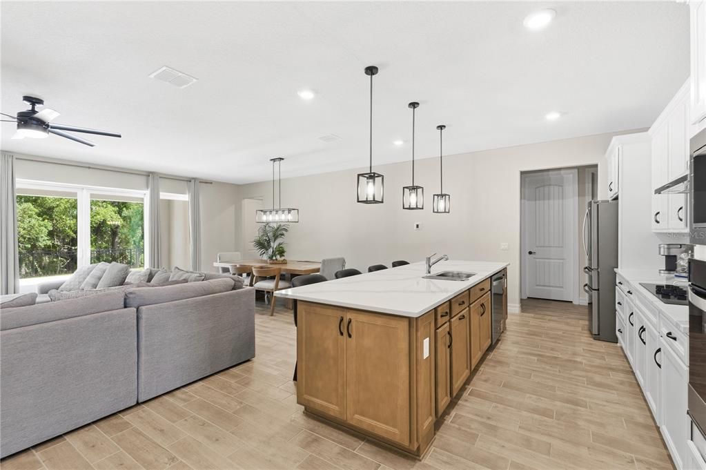 For Sale: $650,000 (5 beds, 4 baths, 3329 Square Feet)