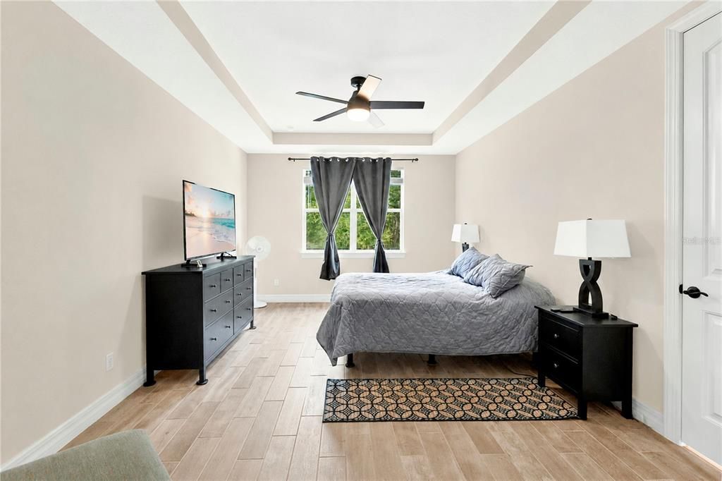 For Sale: $650,000 (5 beds, 4 baths, 3329 Square Feet)